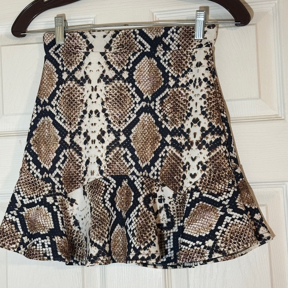 NWOT - Nasty Gal Snakeskin Print Peplum Ruffled Mini Skirt. - Picture 1 of 7